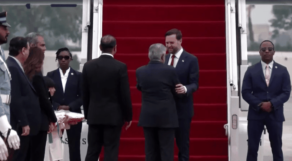 JD Vance desembarca para negociações 