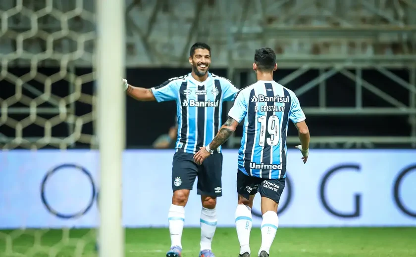 Grêmio supera o Estudiantes na Argentina com um a menos e renasce na Libertadores