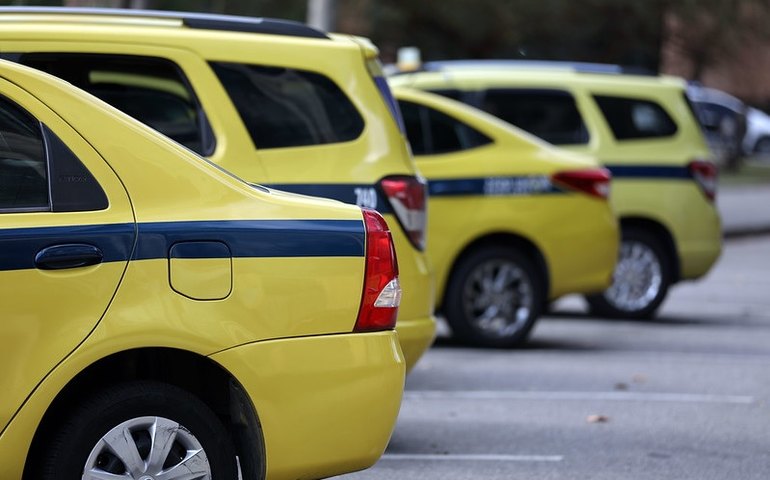 Prefeitura do Rio divulga lista de motoristas auxiliares que vão ganhar autonomias de táxi