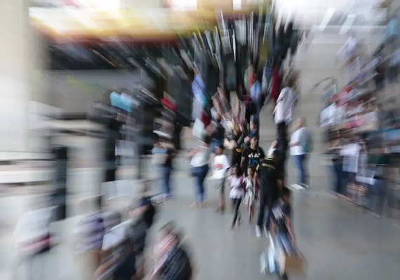 Serasa: maioria deve gastar até R$ 4 mil em despesas de início de ano