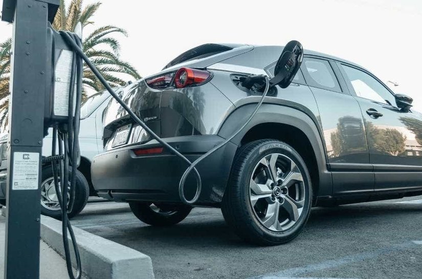 Carros elétricos: MP pede esclarecimentos sobre recarga em postes em AL