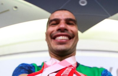 Maior medalhista paralímpico da história do Brasil transforma a própria trajetória em projeto de inclusão pelo esporte