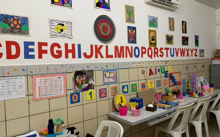 Arly Rijo: a psicopedagoga que faz da Sala de Recursos Multifuncionais um espaço de inclusão e cuidado