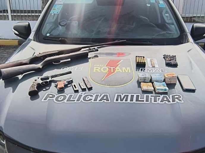 PM apreende quatro armas de fogo com autor de violência doméstica em Pão de Açúcar