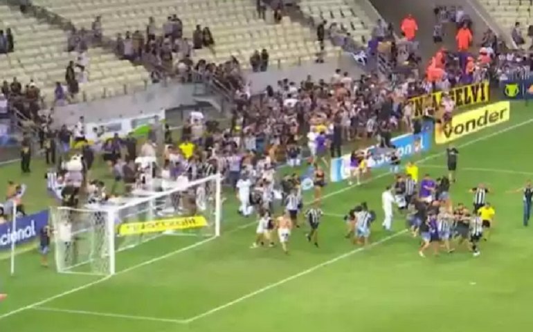 Ceará e Cuiabá empatam em jogo finalizado antes do previsto por briga de torcida