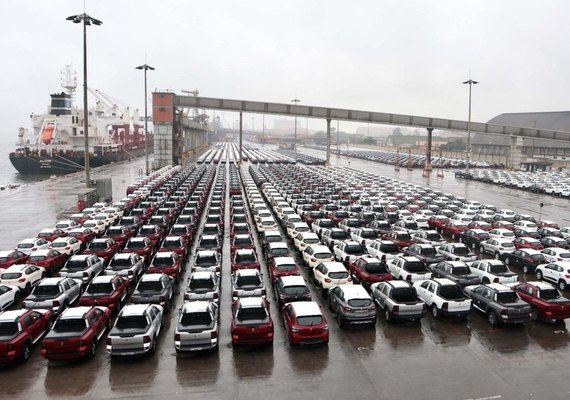 General Motors usa porto de Paranaguá para exportar 1,3 mil carros