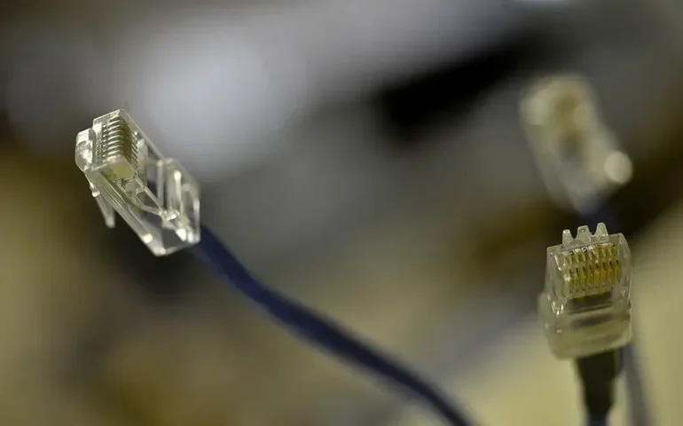 Disputa entre fabricantes de fibra ótica pode elevar preço da internet no Brasil