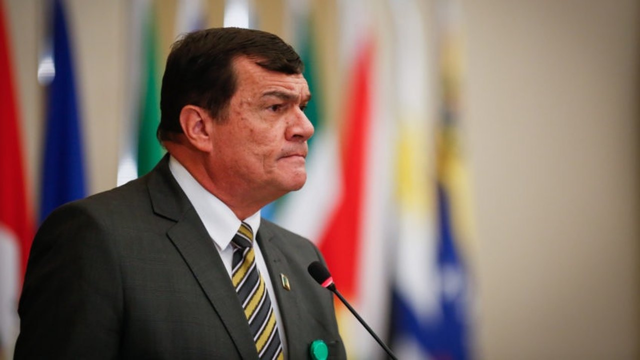 Ministro da Defesa de Bolsonaro marca despedida do cargo