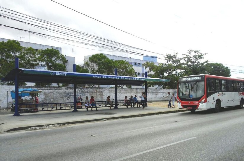 Parada de ônibus no Santa Lúcia recebe nova estrutura