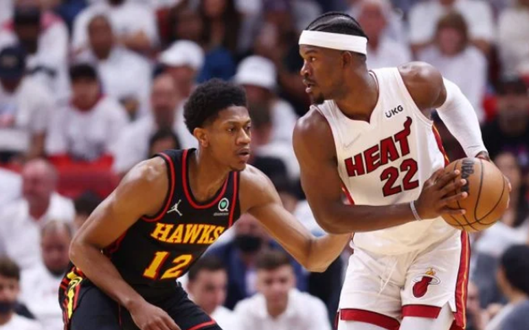 Heat vence mais uma e avança nos playoffs da NBA; Suns reagem em casa