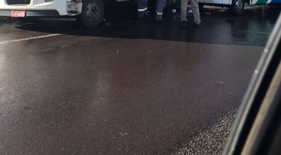 Colisão entre microônibus e caminhão deixa pessoa ferida em Nossa Senhora do Socorro / Foto: Foto: Reprodução/Redes Sociais