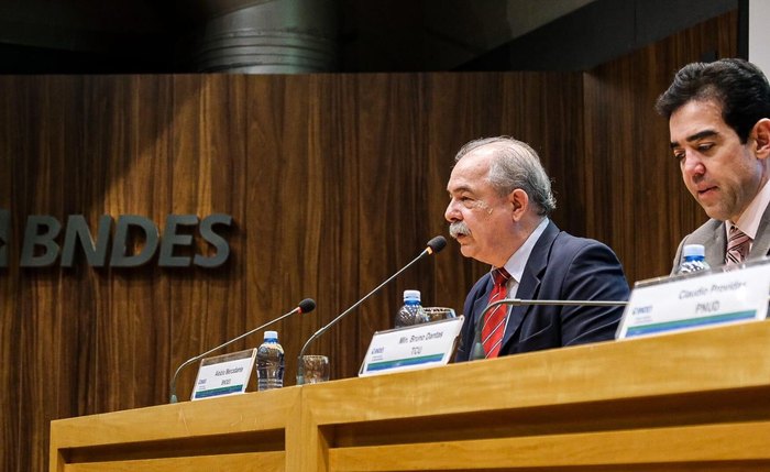Senado autoriza BNDES a captar R$ 2,6 bi de empréstimos no exterior Senado autoriza BNDES a captar R$ 2,6 bi de empréstimos no exterior