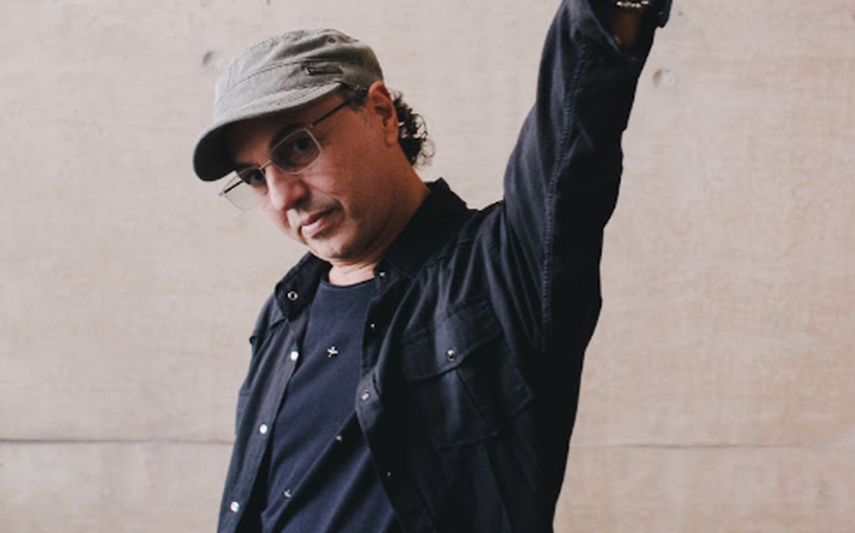 Zeca Baleiro anuncia novo single para dia 19