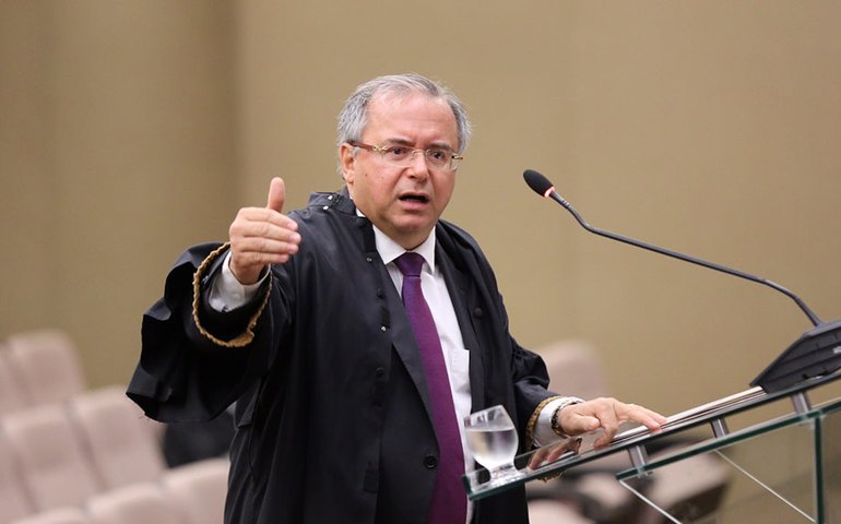 Advogado formaliza queixa-crime contra Boiadeiro