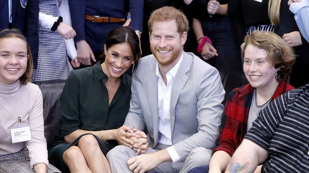Príncipe Harry e Meghan Markle anunciam gravidez