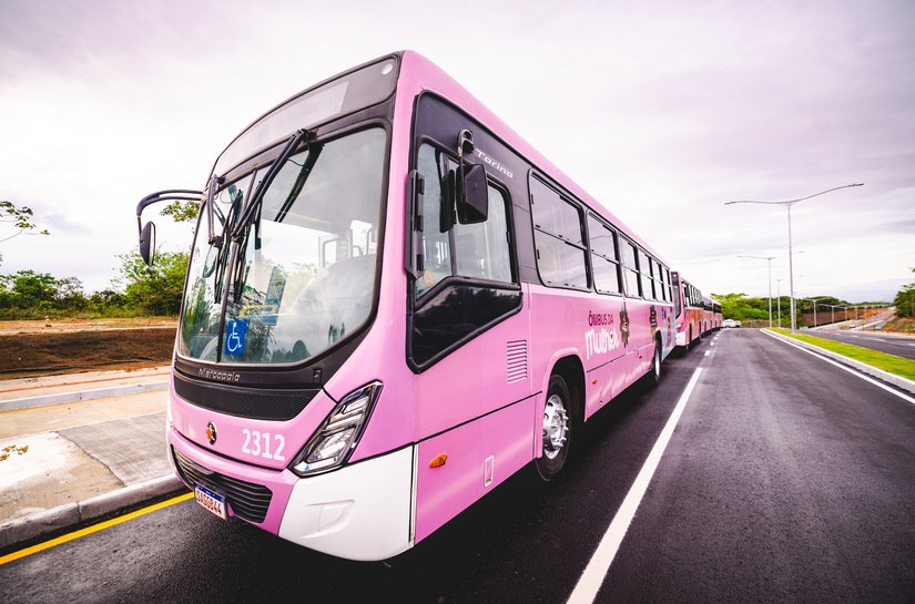 JHC lança ônibus exclusivos para mulheres e coloca Maceió como pioneira no Brasil