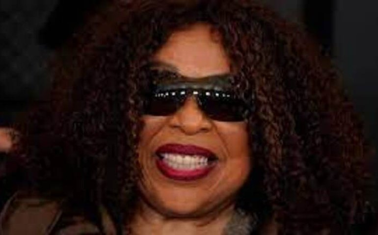 Após AVC e covid, Roberta Flack planeja retomar carreira aos 85 anos