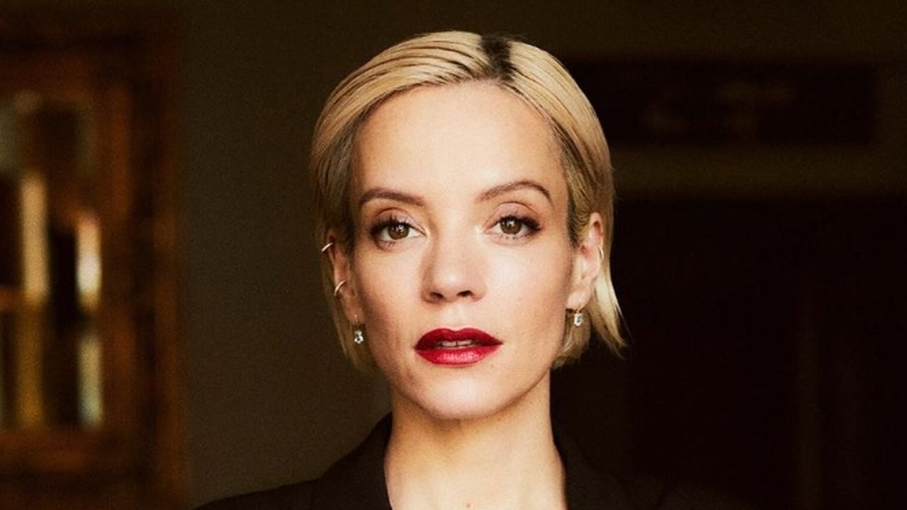 Lily Allen revela desejo de 'dançar com gays' em SP e fãs já planejam encontros
