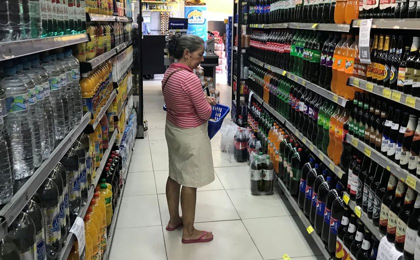 Embalagens ocultam parte dos aditivos em alimentos vendidos no Brasil