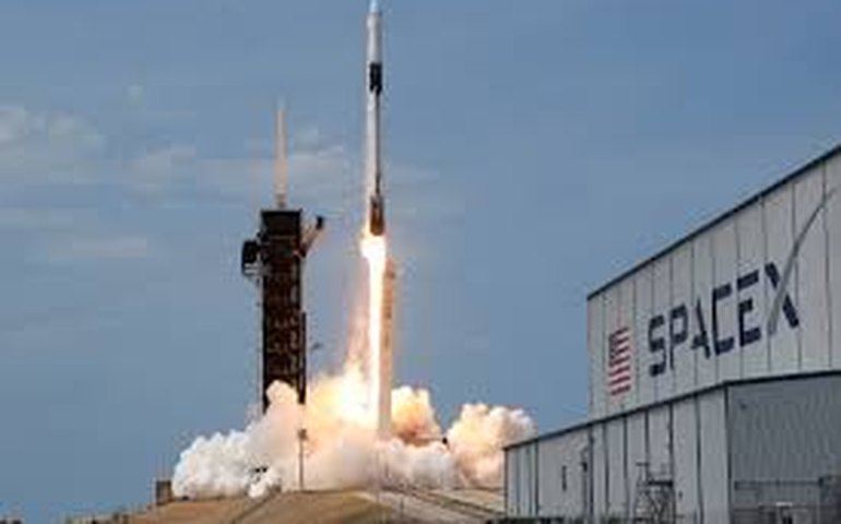 Missão com bilionário e civis faz nesta quinta a primeira caminhada espacial privada da história; entenda operação