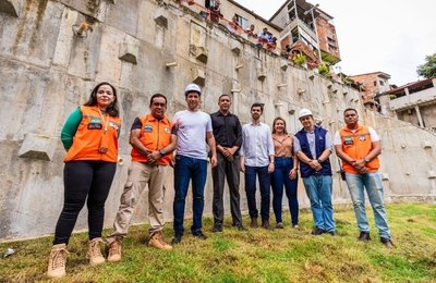 Prefeito Rodrigo Cunha entrega encostas da Grota da Macaxeira e João Sampaio e amplia proteção em áreas de risco