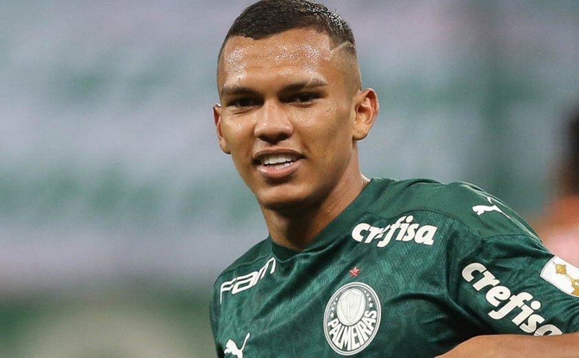 No Palmeiras, Gabriel Veron participa de coletivo e se aproxima de retorno