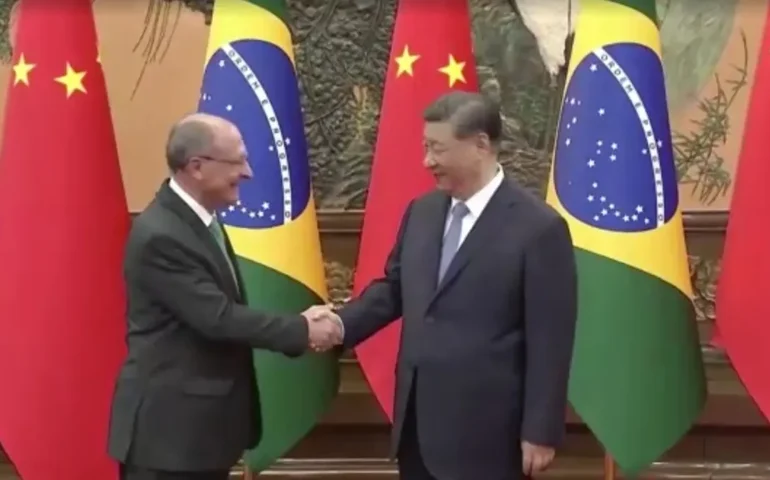 Laços entre Brasil e China 'vão muito além' das relações bilaterais, diz Xi Jinping