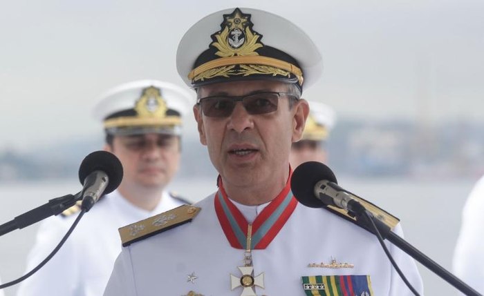 Almirante Bento Costa é o ministro de Minas e Energia