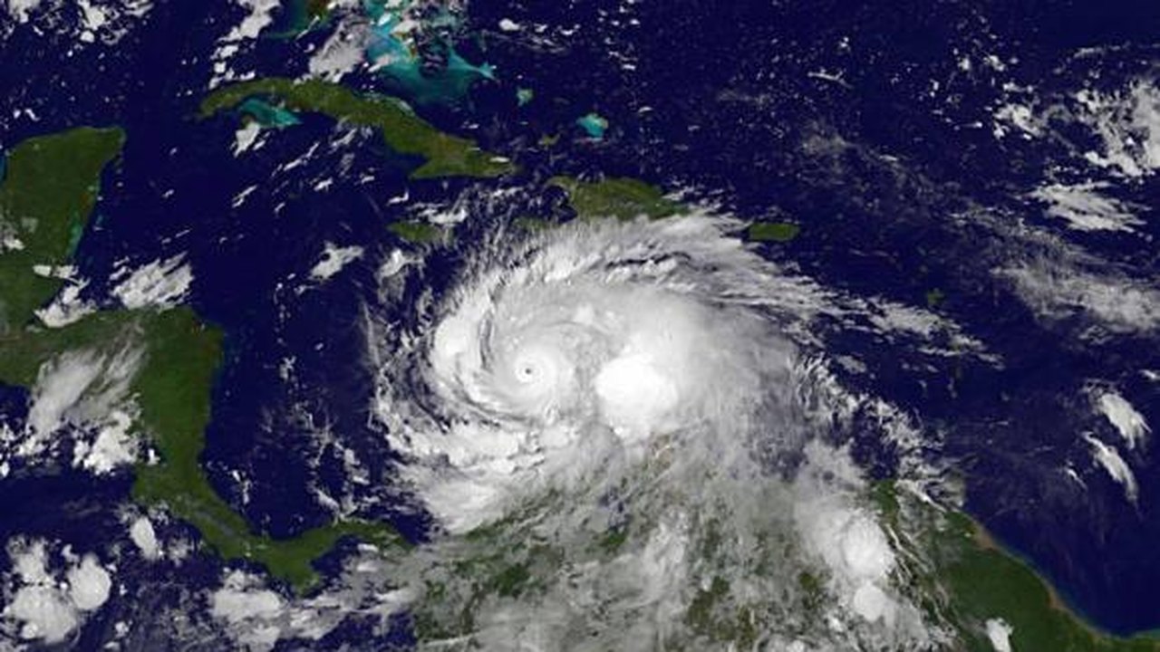 Furacão Matthew provoca êxodo de 2 milhões de pessoas nos Estados Unidos