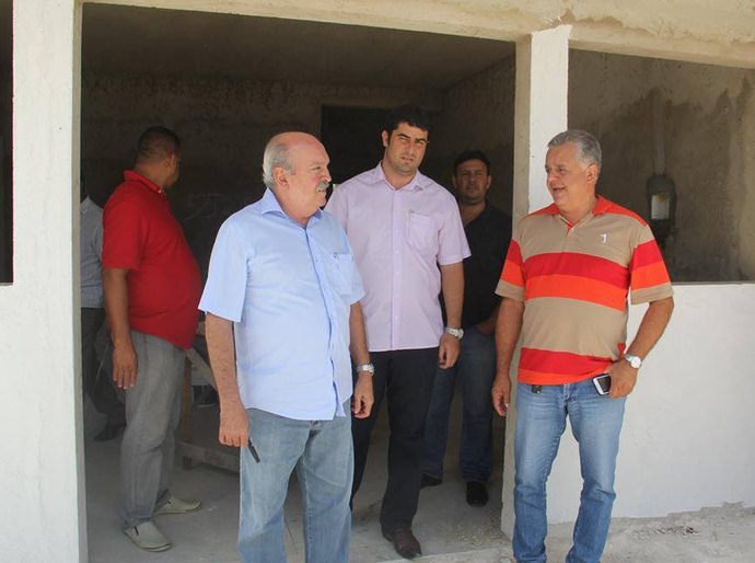 Pilar: Carlos Alberto Canuto visita obras em andamento no bairro Mangabeiras