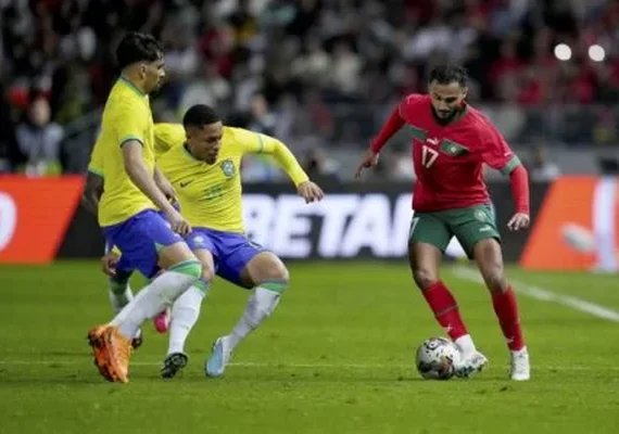 No primeiro jogo pós-Copa, Brasil perde para Marrocos por 2 x 1