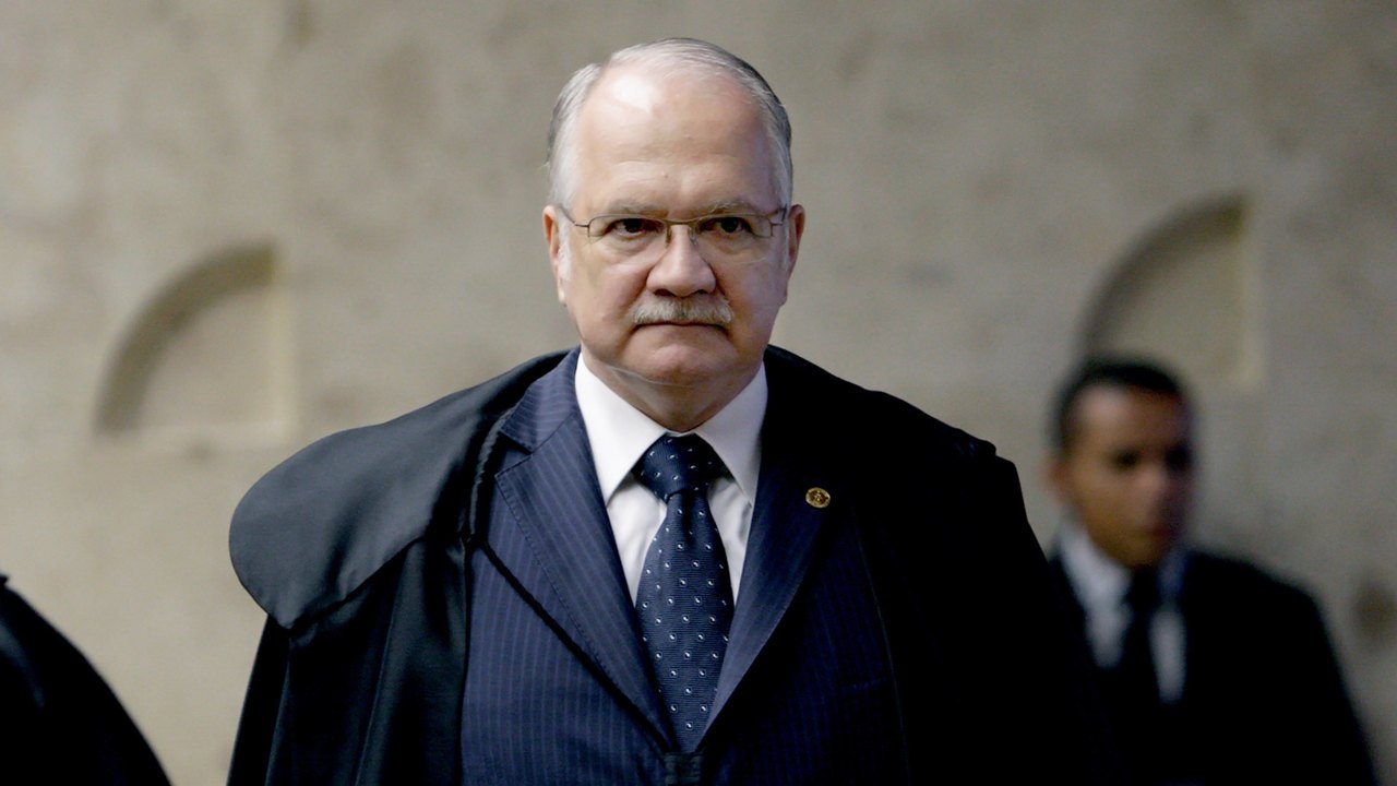 Fachin pretende manter em funcionamento comissão no TSE com presença das Forças Armadas