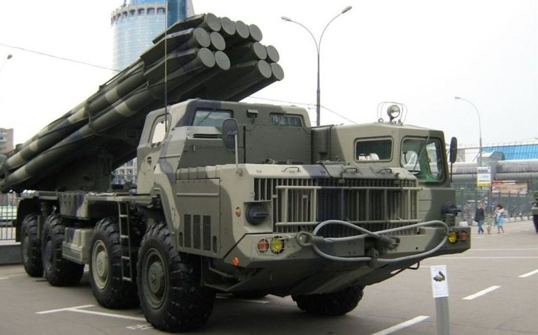 Rostec explica por que projéteis guiados de sistema Tornado-S superam análogos estrangeiros