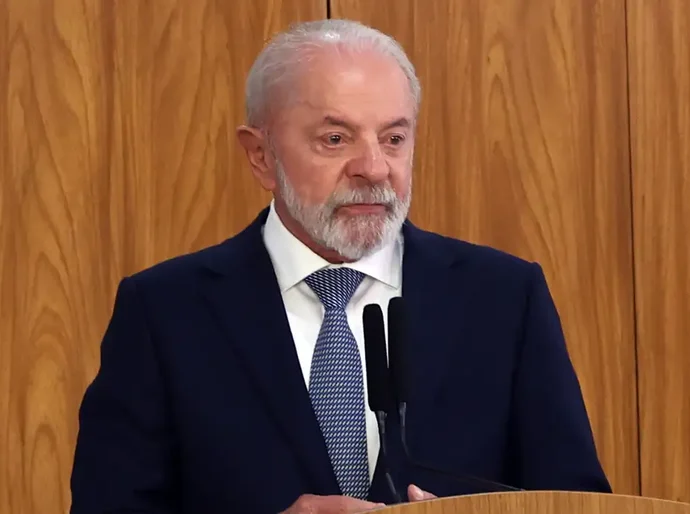 Lula comenta prisão de Jair Bolsonaro: 'Lição de democracia”