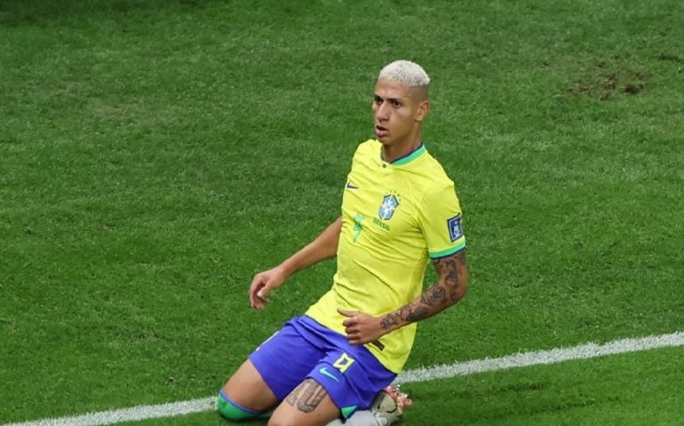 Richarlison concorre ao Prêmio Puskas por golaço pela seleção na Copa do Mundo