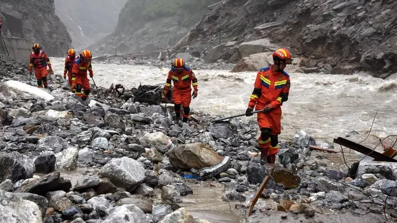 Número de mortos por inundações no Nepal e na China ultrapassa 680