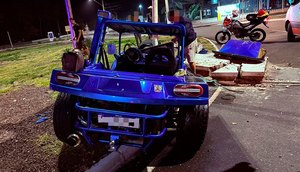 Buggy-colide-com-poste-e-deixa-duas-pessoas-hospitalizadas-na-SE-100-foto-bprv-1 / Foto: Foto: BPRv