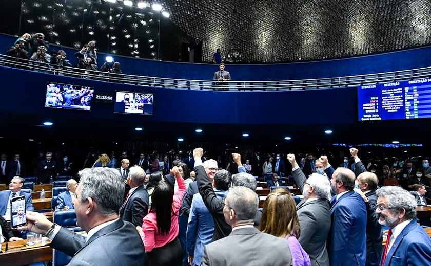 PEC da Anistia: proposta é aprovada no Senado com apoio do PT ao PL; veja como cada senador votou