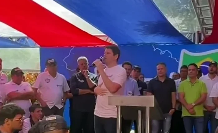 Ao lado de Renan e Dantas, Davi Davino declara Lira como "segundo voto"