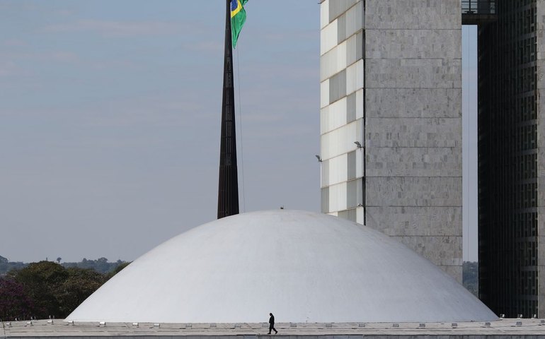 Senado analisa projeto que regulamenta comitê gestor de novo imposto