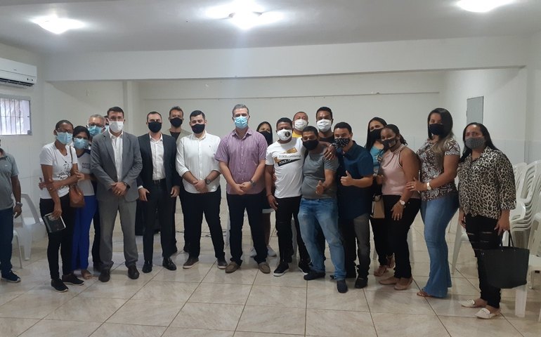 Pré-candidato a prefeito de Coruripe, Maykon Beltrão ouve reivindicações de agentes