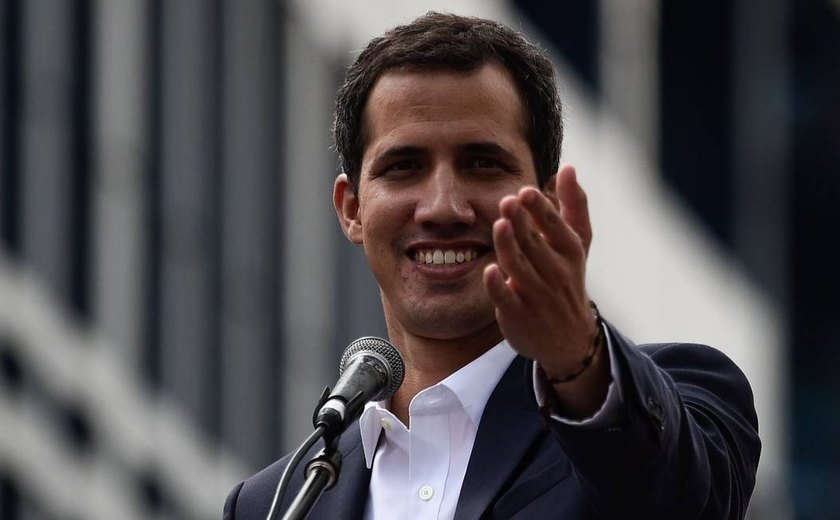 Venezuela emite mandado de prisão contra o opositor exilado Juan Guaidó