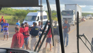 Trecho da BR-101 no município de Maruim é totalmente bloqueado por manifestantes / Foto: Foto: Reprodução/Redes Sociais