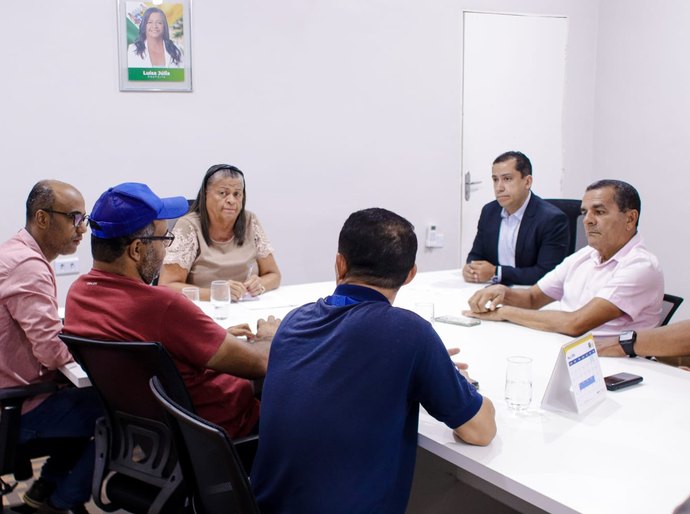 Prefeita Tia Júlia convoca reunião emergencial para reparar danos causados por fortes chuvas