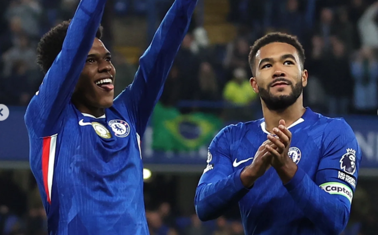 Estêvão diz que sensação de 1º gol pelo Chelsea é indescrítivel: 'É incrível esta atmosfera'