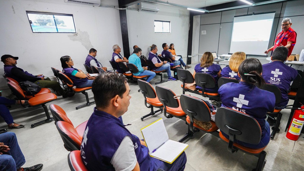 Sesau capacita técnicos da SMS de Maceió sobre uso correto do larvicida para combater o mosquito da dengue