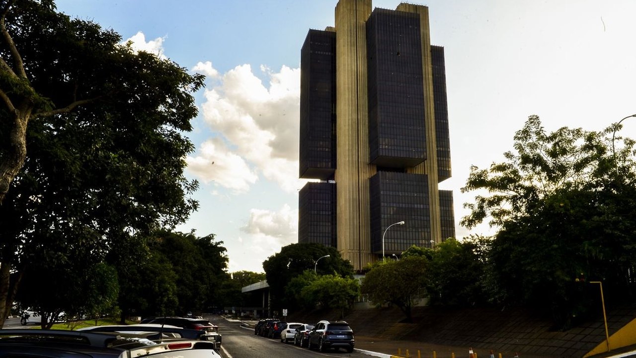 Fluxo cambial total em agosto é negativo em US$ 2,063 bilhões, afirma BC