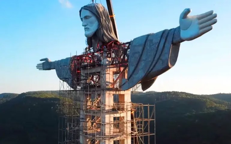 Pilar promete construir &#8220;maior Cristo do mundo&#8221;