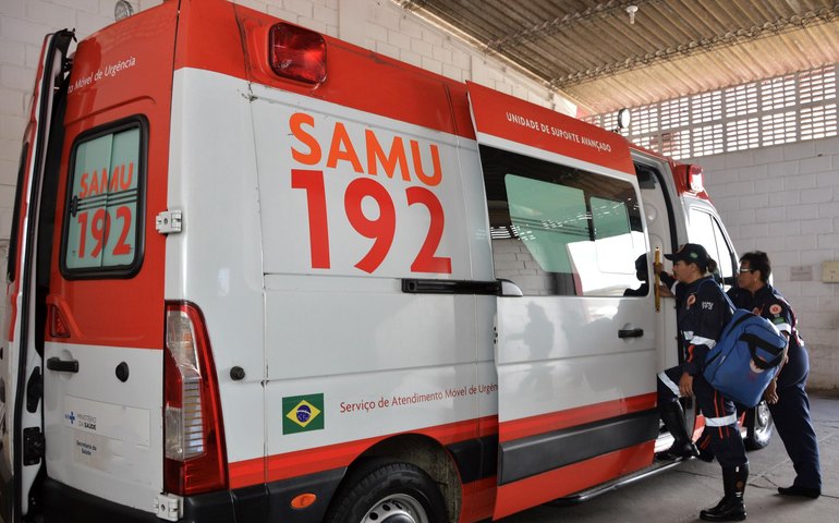 Samu resgata mulher após acidente de moto com amputação em Passo de Camaragibe