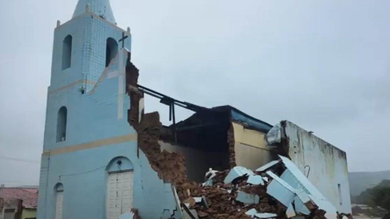 Após desabamento de torre, Defesa Civil de Traipu conclui que Igreja de Santa Cruz deve ser demolida; Prefeitura vai ajudar na reconstrução